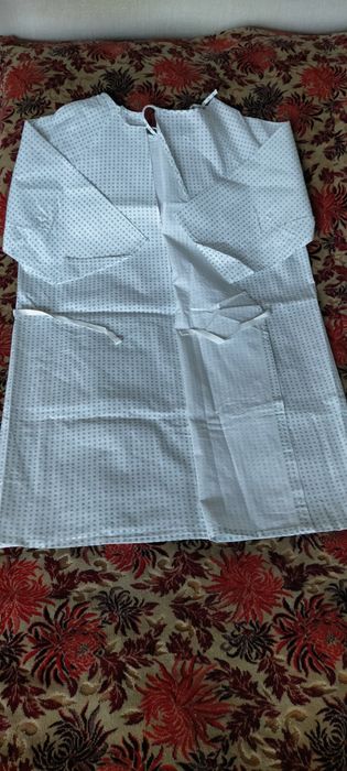 Продаются больничные рубашки.