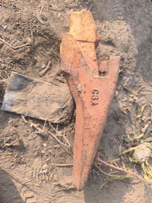 Продаются зубья на ковши экскаватора