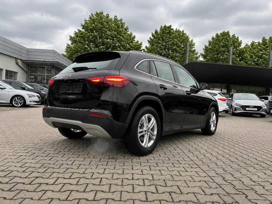 Mercedes-Benz GLA 180, 2024