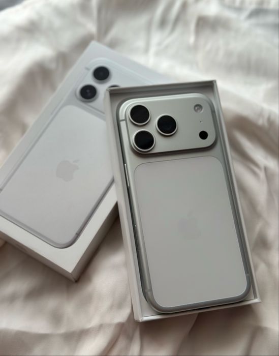 Vând Iphone 17 pro silver