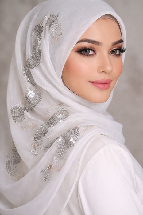 Женская одежда и платок