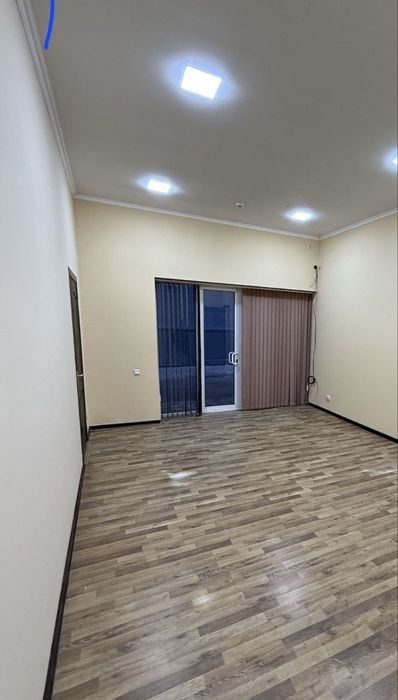 Недалеко от Паркентского базара. Боткина.2х комната офис в аренду!