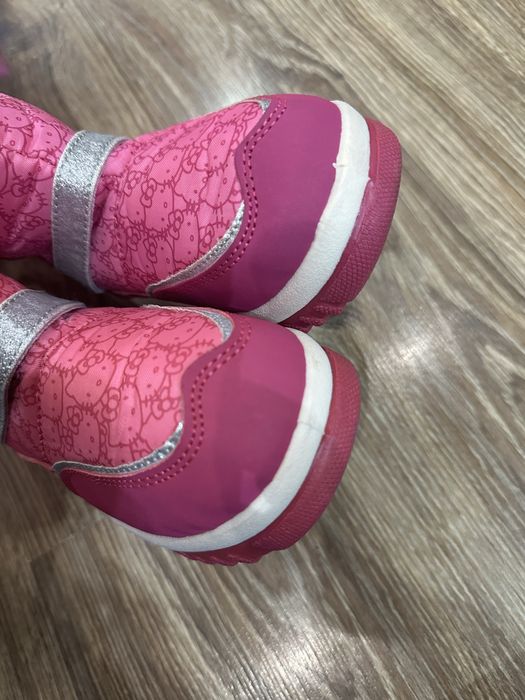 Страхотни апрески  Hello Kitty като нови