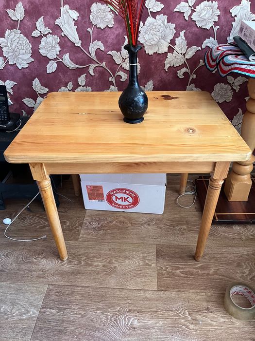 Подставки для цветов, столик