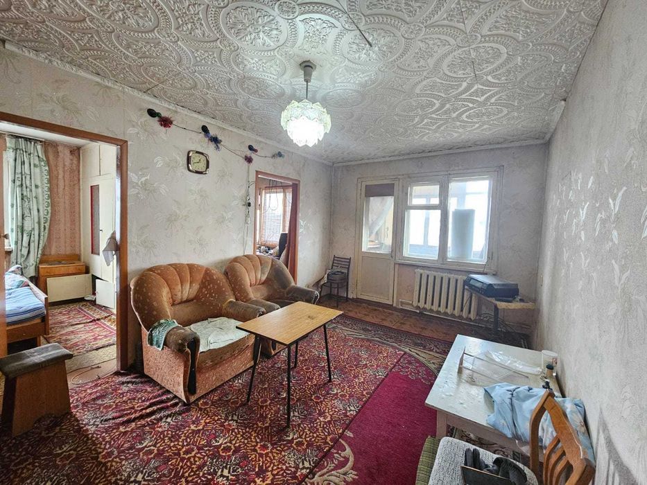 Продаю трёхкомнатную квартиру на улице Ержанова, д.24, 5 этаж, угловая