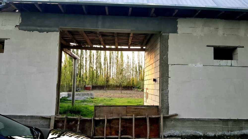 Битмаган ховли уй сотилади!