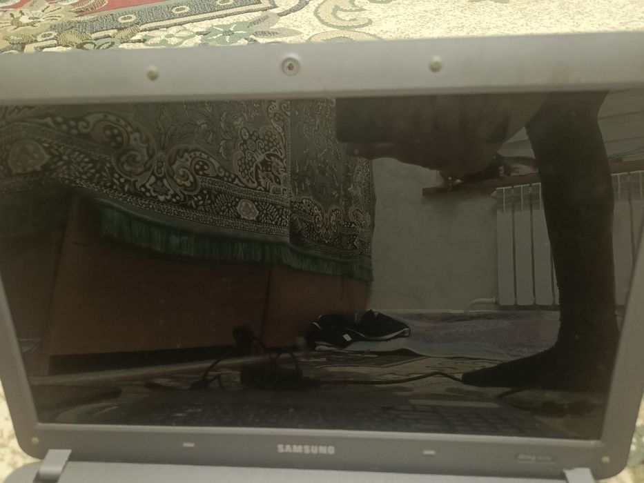 Продам ноутбук и планшет от бренда самсунг у обоих не работает дисплей