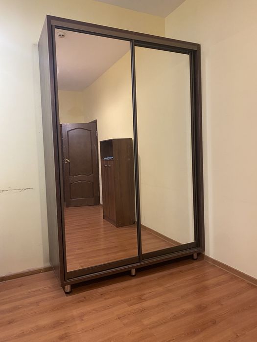 Шкаф-купе с зеркалом