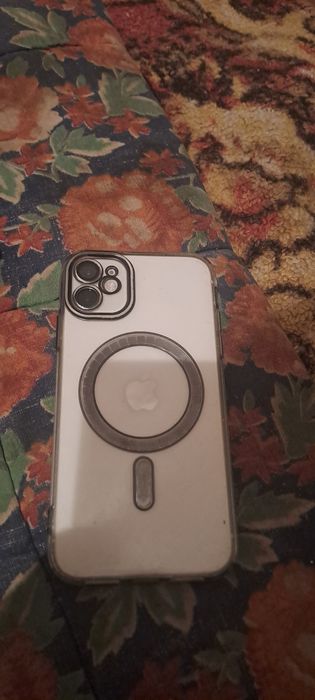 Айфон 11 ...128гиг .