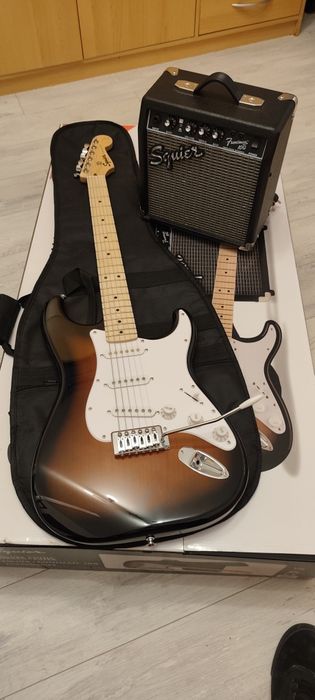 Chitara electrica Fender Squier Sonic Stratocaster Pack - 2-Color Sunburst