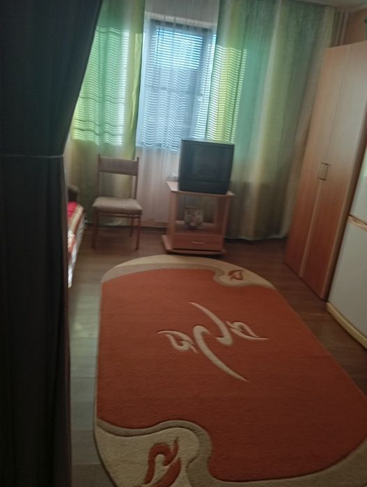 Închiriez camera camin
