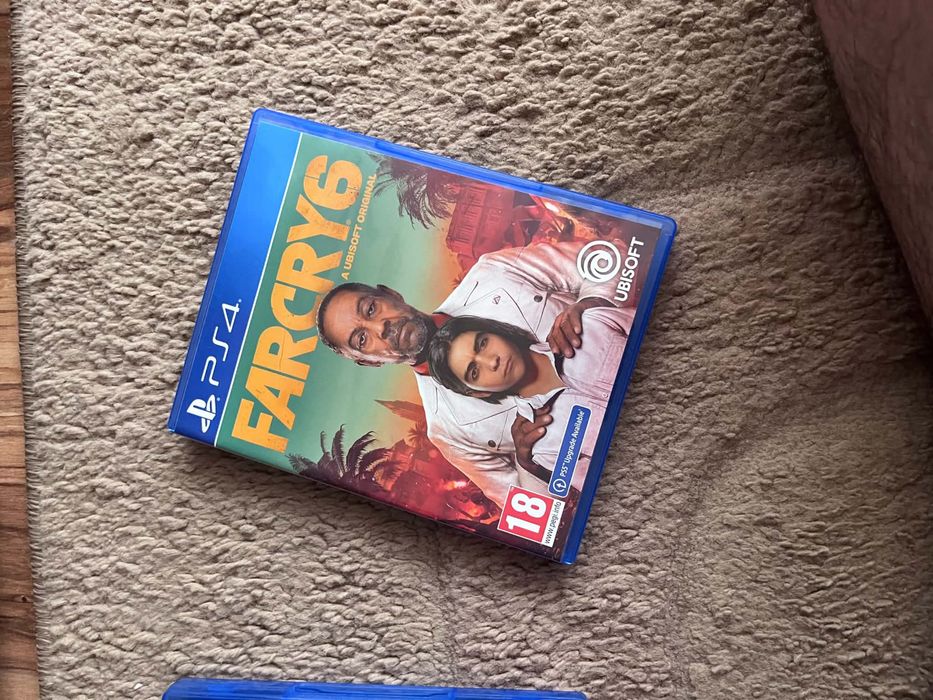 PS4 Slim 500GB + 2 контролера + 4 игри – като нова