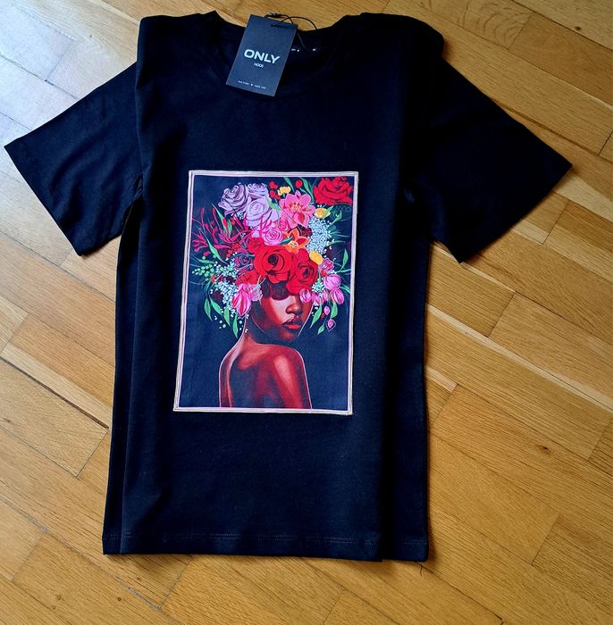 Дамски тениски ръчна декорация.Нови!..