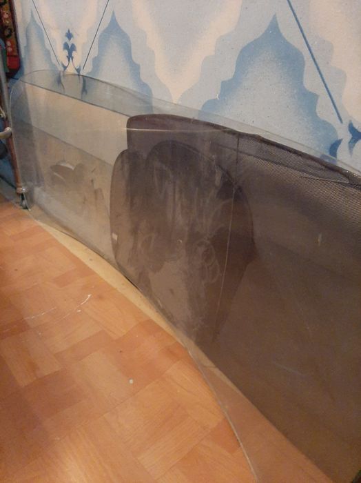 Стекло от жигули заднее. От 01 модели.