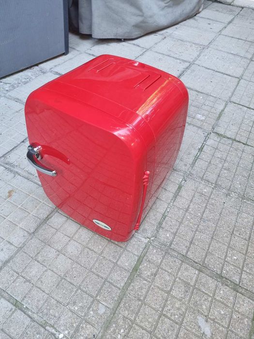 Мини хладилник 12v и 220v