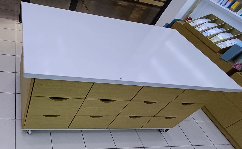 Продаю торговое оборудование