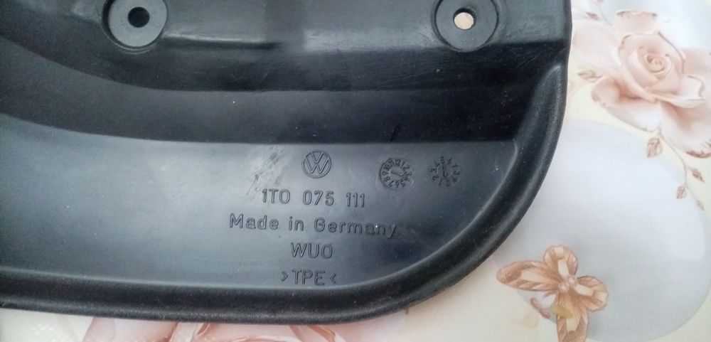 Продаётся брызговики от  фолусвагена caddy
