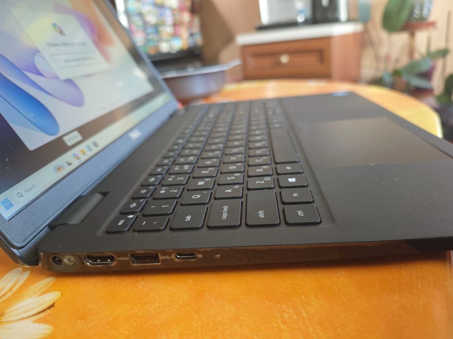 Лаптоп Dell Latitude 3520 16gb