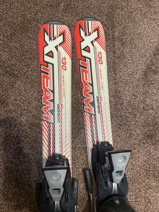 Skiuri 130cm si clapari