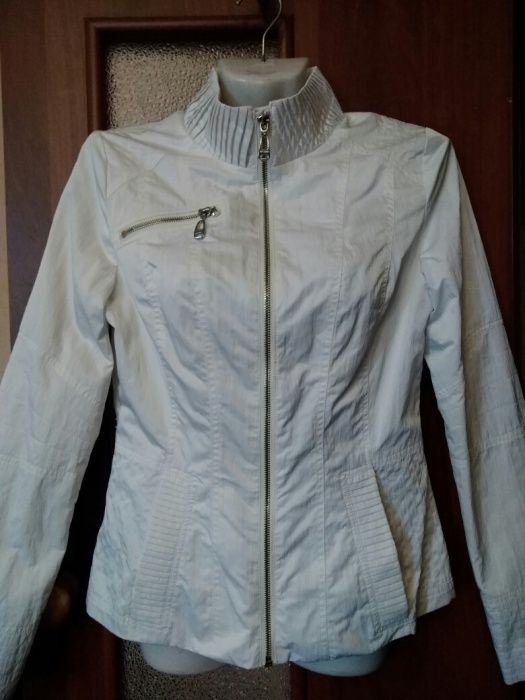 Лёгкие молодёжные куртки.