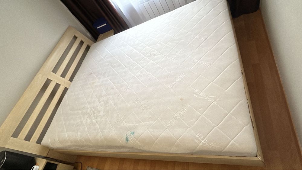 Продам двуспальную кровать