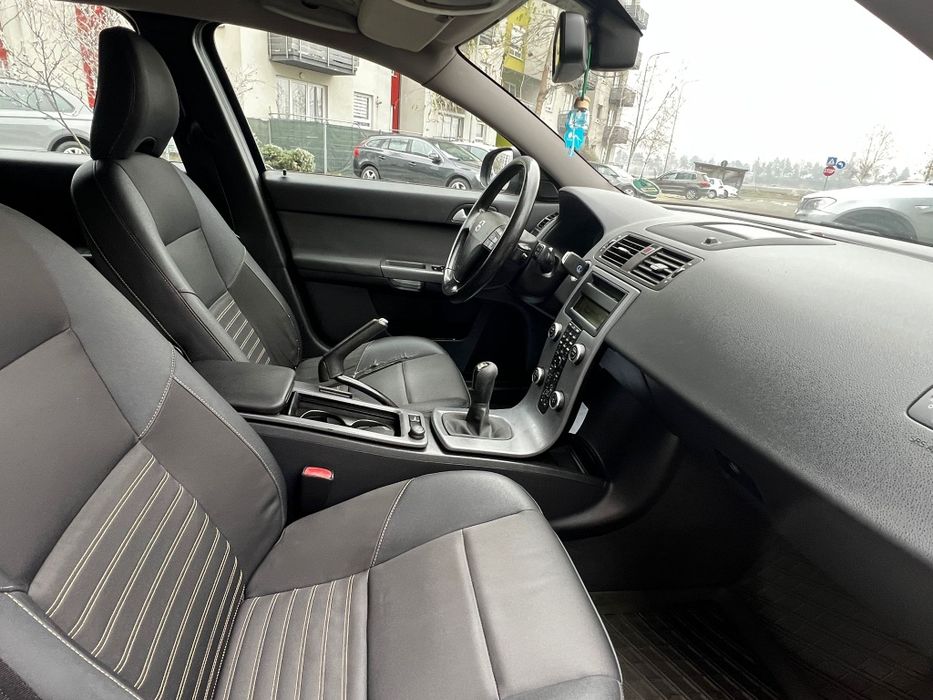 Volvo V50 - Facelift 2010 // 1.6 diesel // 2599 euro