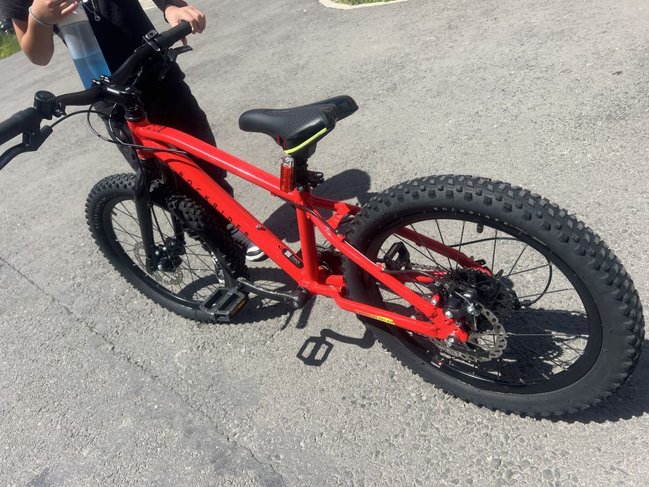 Bicicleta Rockrider 20” de la decathlon. In stare foarte buna, folosita mai putin de un an.