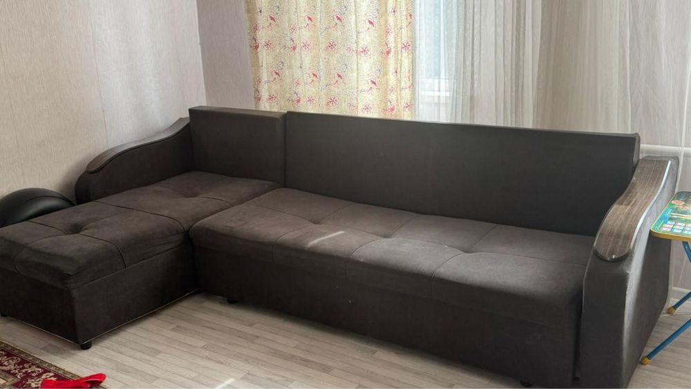 Диван коричевный