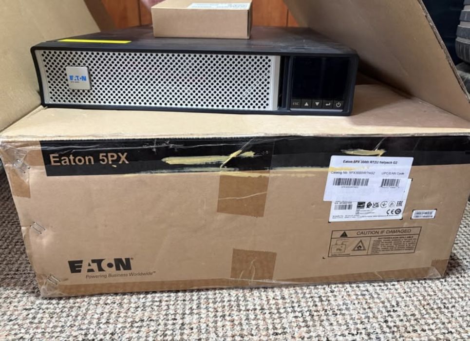 UPS Eaton - 5PX3000IRTNG2 - Netpack G2 - Sinusoida pura