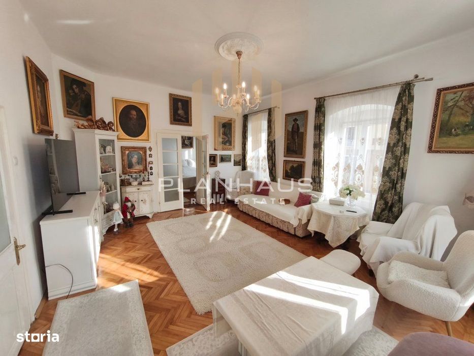 Casă de vânzare în Centrul Vechi  ideală pentru investiție și lo