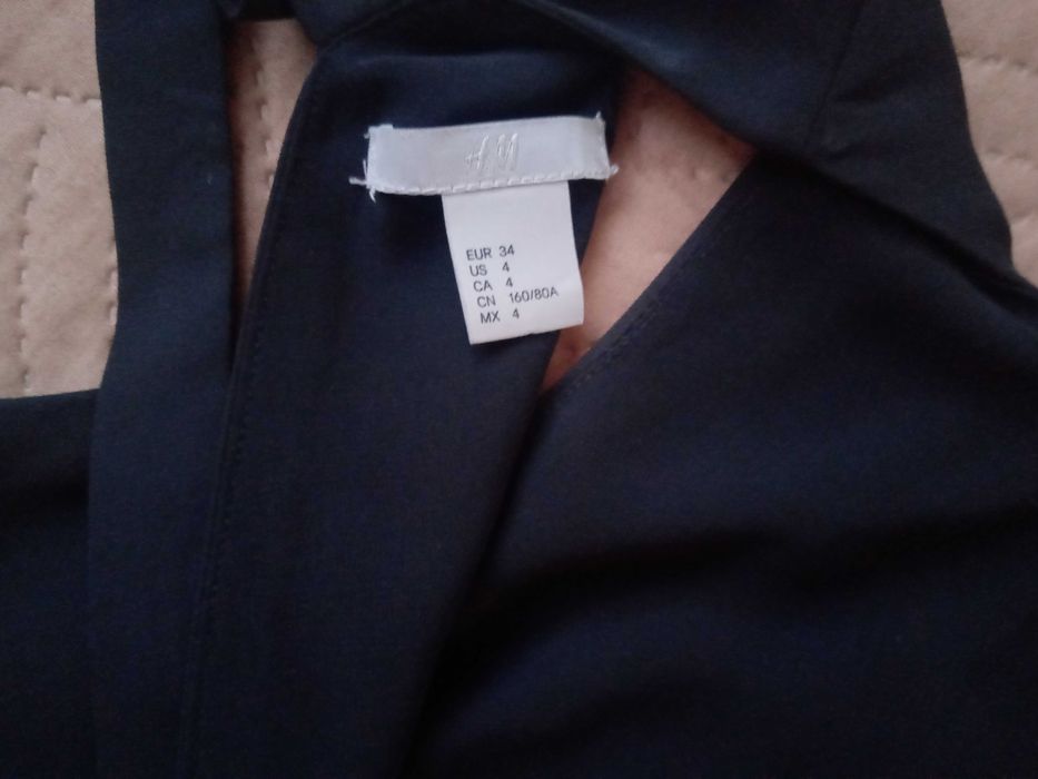 Черна ефирна рокля H&M