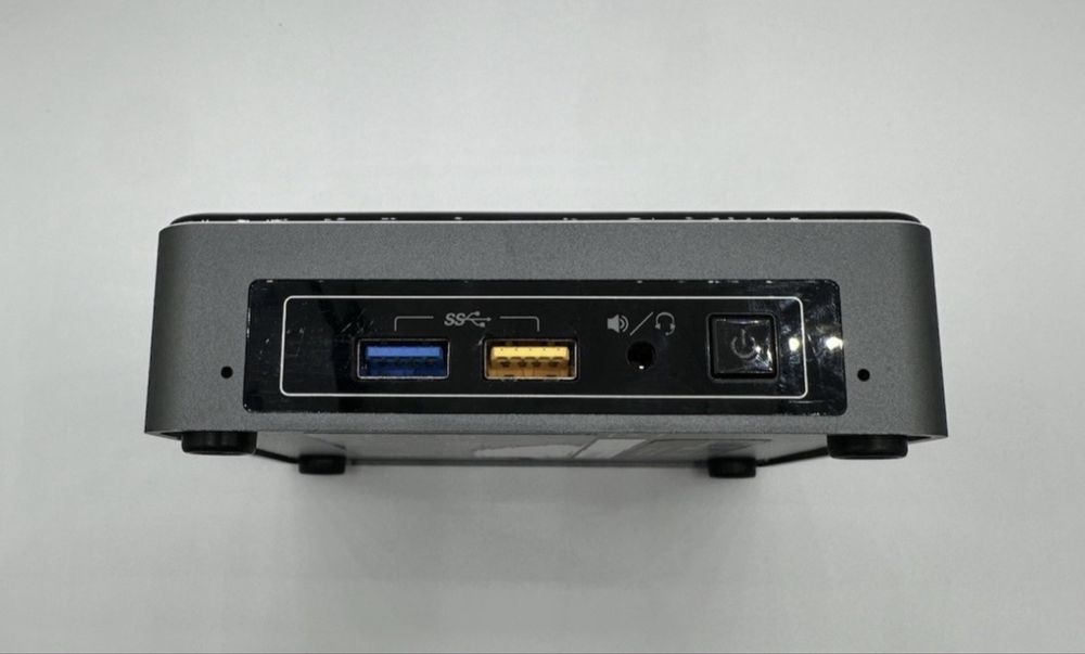 Intel NUC 7i5BNK (Barebone: Fără RAM și SSD)