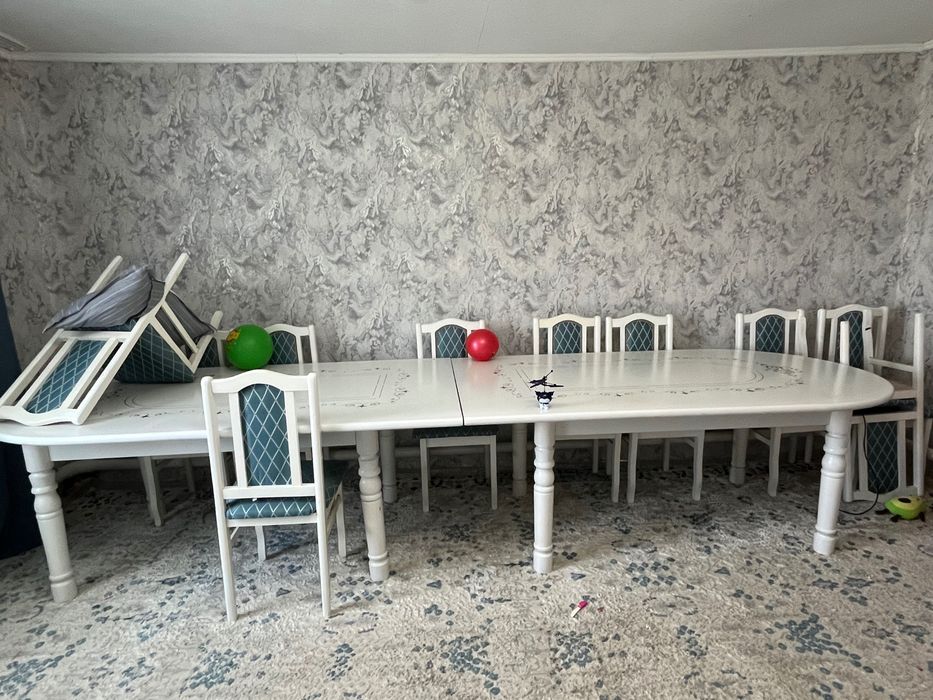 Срочно продам Стол 4 метра + 10 стульев