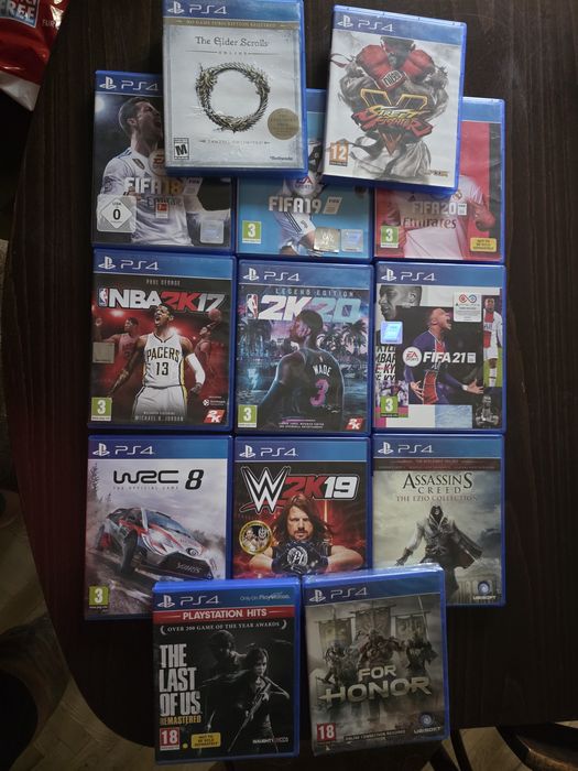 Продава се PS4 PRO 1 TB