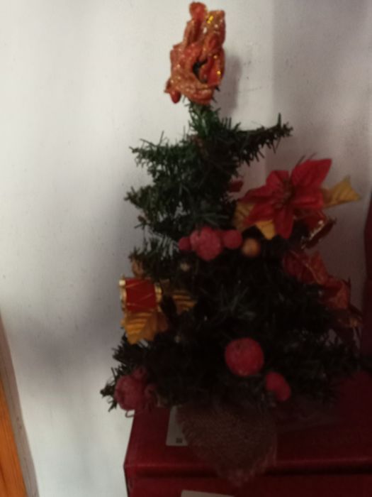 Ёлка на стол 1300 тг игрушки