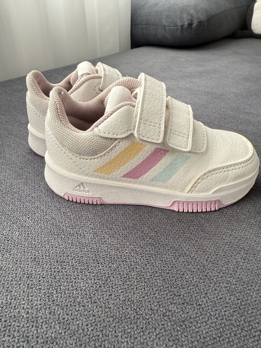 Маратонки и сандали Adidas