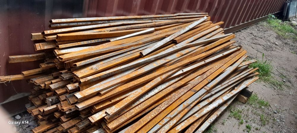 Продал железные столбы для забора