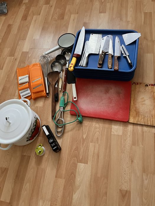 Ножи доска подносы кухонная утварь