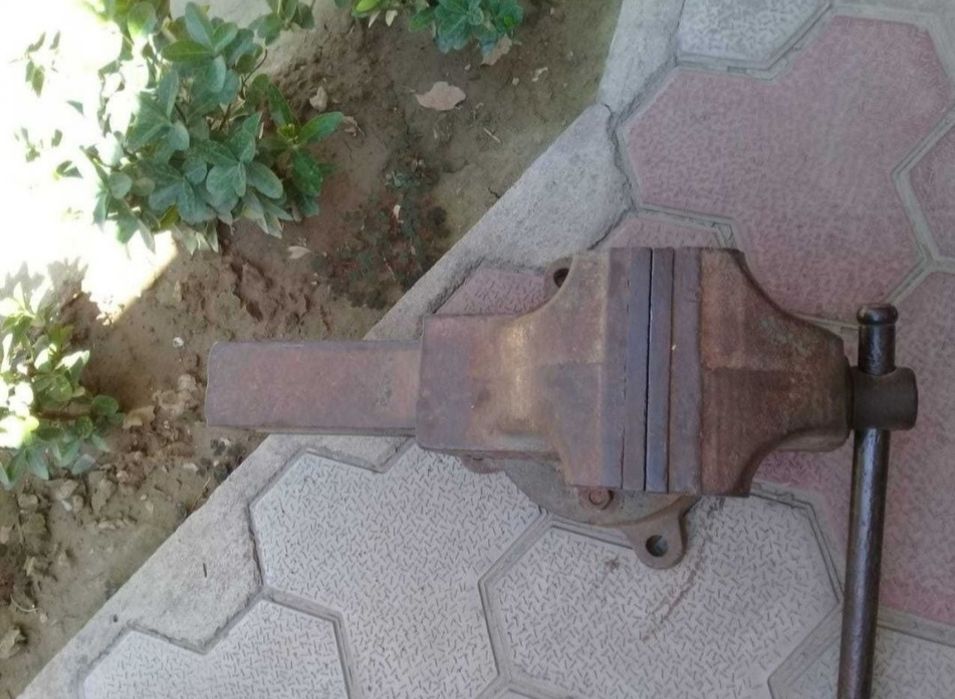 Тиски тисы большие