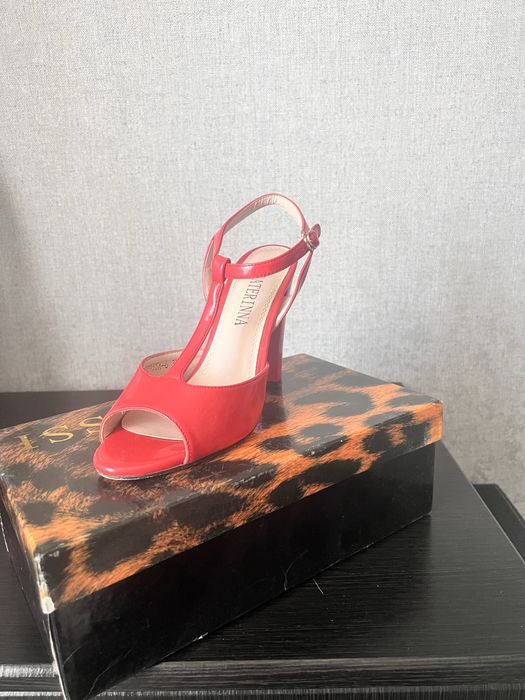 Туфли женские, босоножки коралового цвета