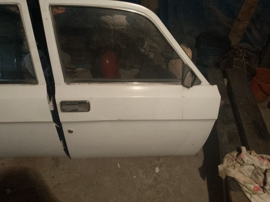 белые двери от 31 волги