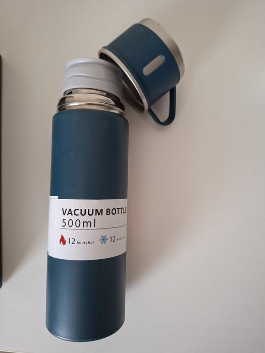 Термос 0,5л с тремя кружками