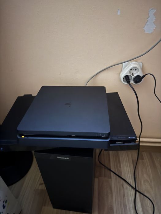 Ps4 slim cu tot ce se vede in poza