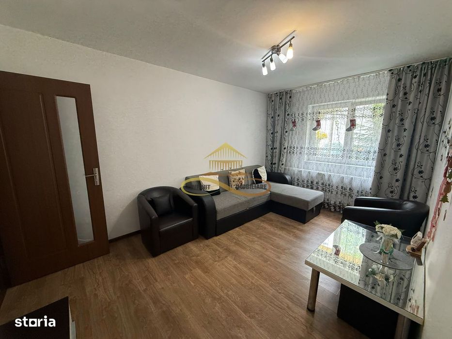 De Închiriat: Apartament 2 Camere semidecomandat, Curte Privată