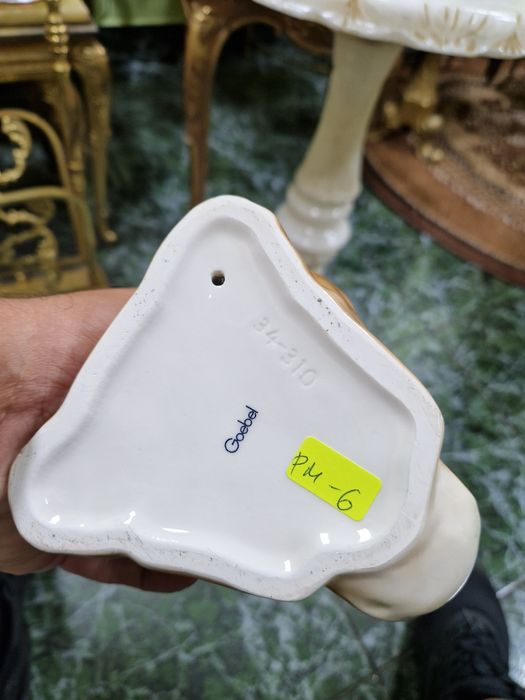 Прекрасна антикварна колекционерска немска порцеланова фигура Goebel