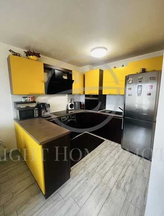 Продава се Тристаен апартамент в Пловдив, Кючук Париж - 90 кв.м за 2267 €/кв.м - Снимка #2