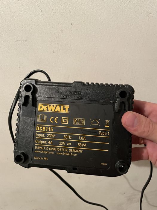 Зарядно устройство DeWalt