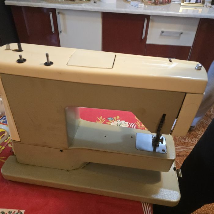 Mașina cusut Sanda