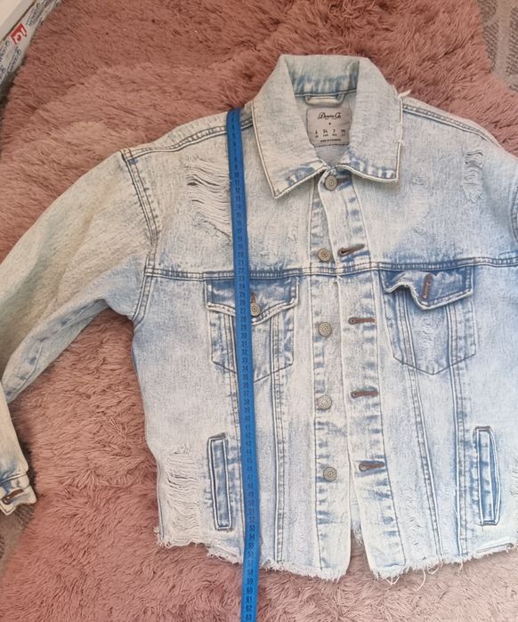 Vând geacă de blugi albă