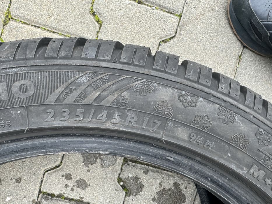 2 бр Зимни гуми Dunlop 235/45/17 dot2721